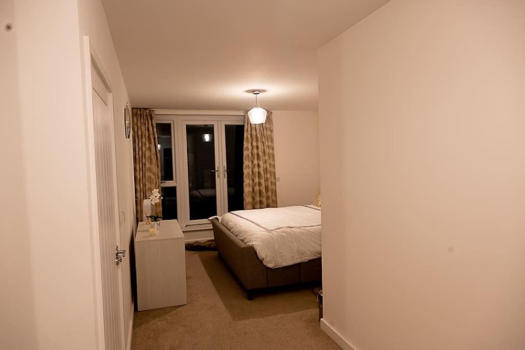 Exquisite Cozy House, Close To Train Station And Amenities Harold Wood ภายนอก รูปภาพ