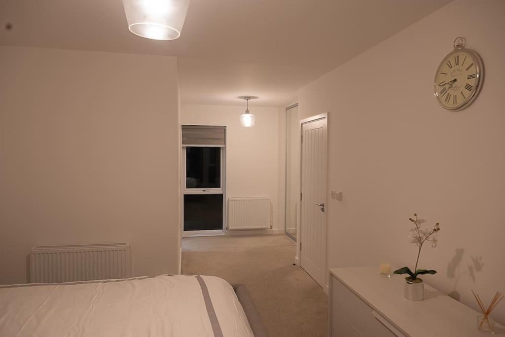 Exquisite Cozy House, Close To Train Station And Amenities Harold Wood ภายนอก รูปภาพ