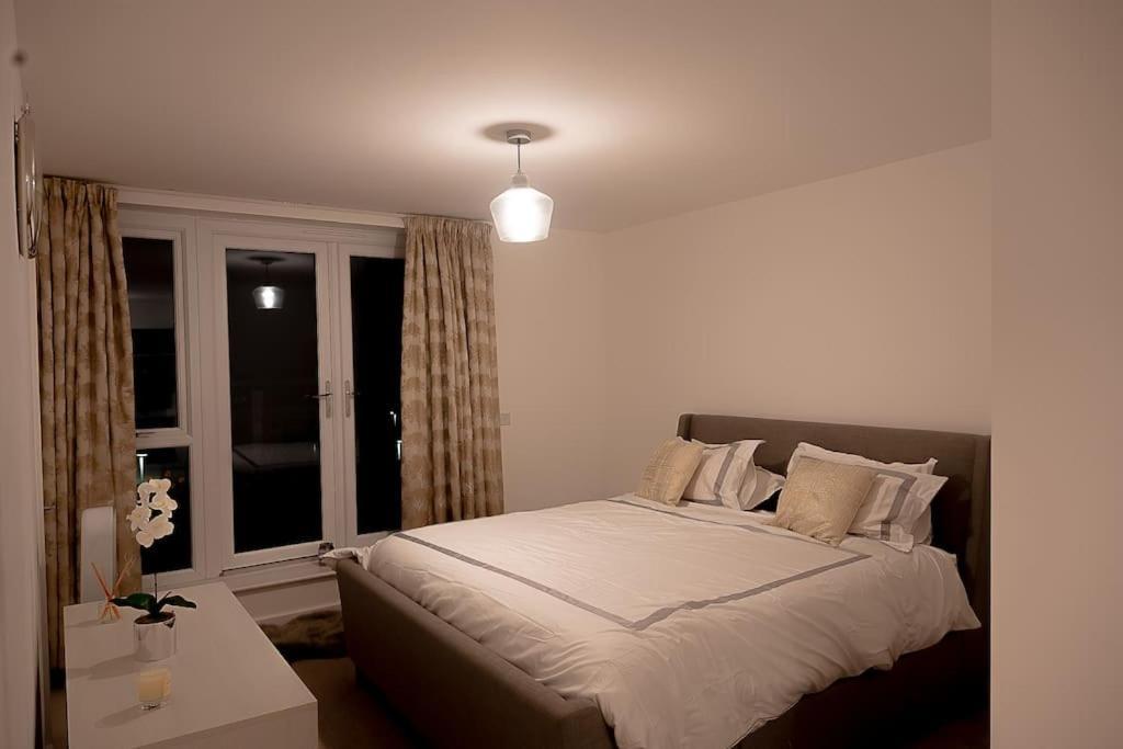 Exquisite Cozy House, Close To Train Station And Amenities Harold Wood ภายนอก รูปภาพ